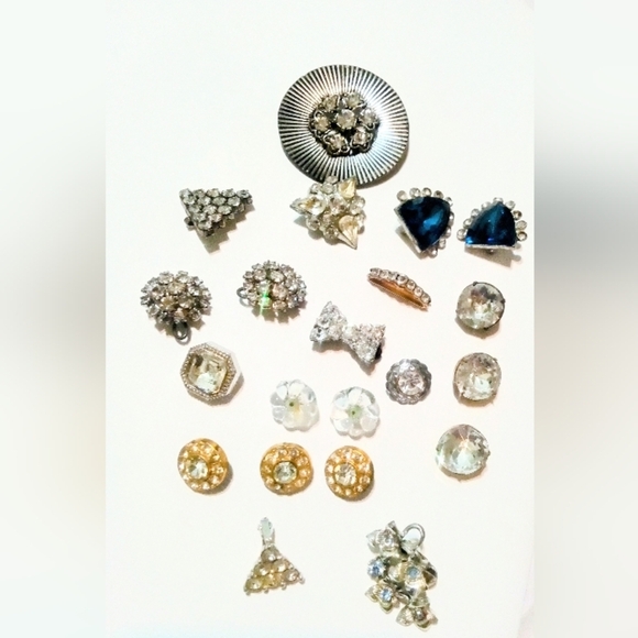 Vintage Rhinestone Metal Shank Buttons & Earrings Plus 2 Glass Buttons Craft Lot - Picture 1 of 2